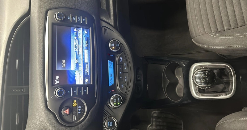 Toyota Yaris cena 54900 przebieg: 146474, rok produkcji 2019 z Dęblin małe 172
